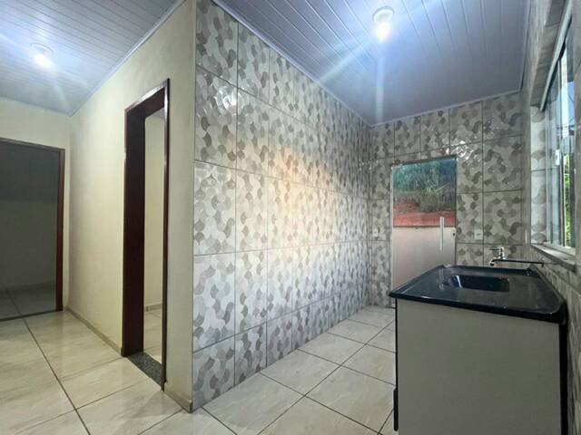 #27 - Apartamento para Venda em Carandaí - MG