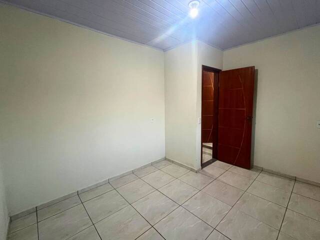 #27 - Apartamento para Venda em Carandaí - MG