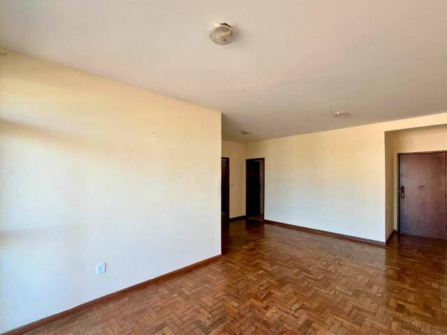 #30 - Apartamento para Venda em Carandaí - MG - 2