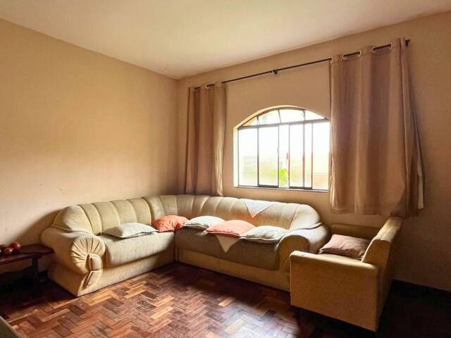 #80 - Casa para Venda em Carandaí - MG - 3