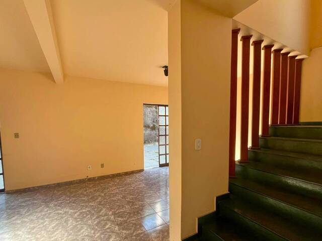 #125 - Casa para Venda em Carandaí - MG - 2