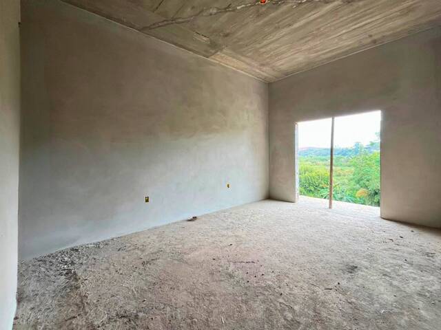 #139 - Casa para Venda em Carandaí - MG - 2